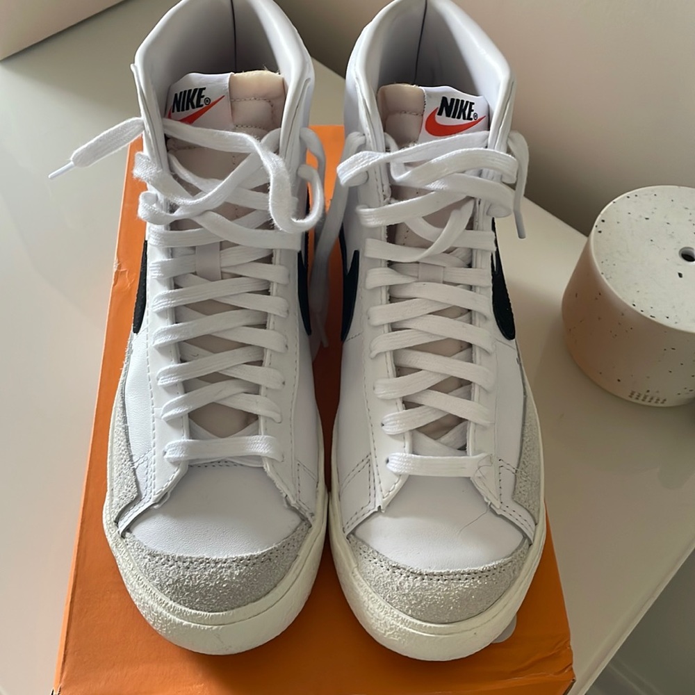 Nike Women’s Blazer Mid ‘77 Shoes